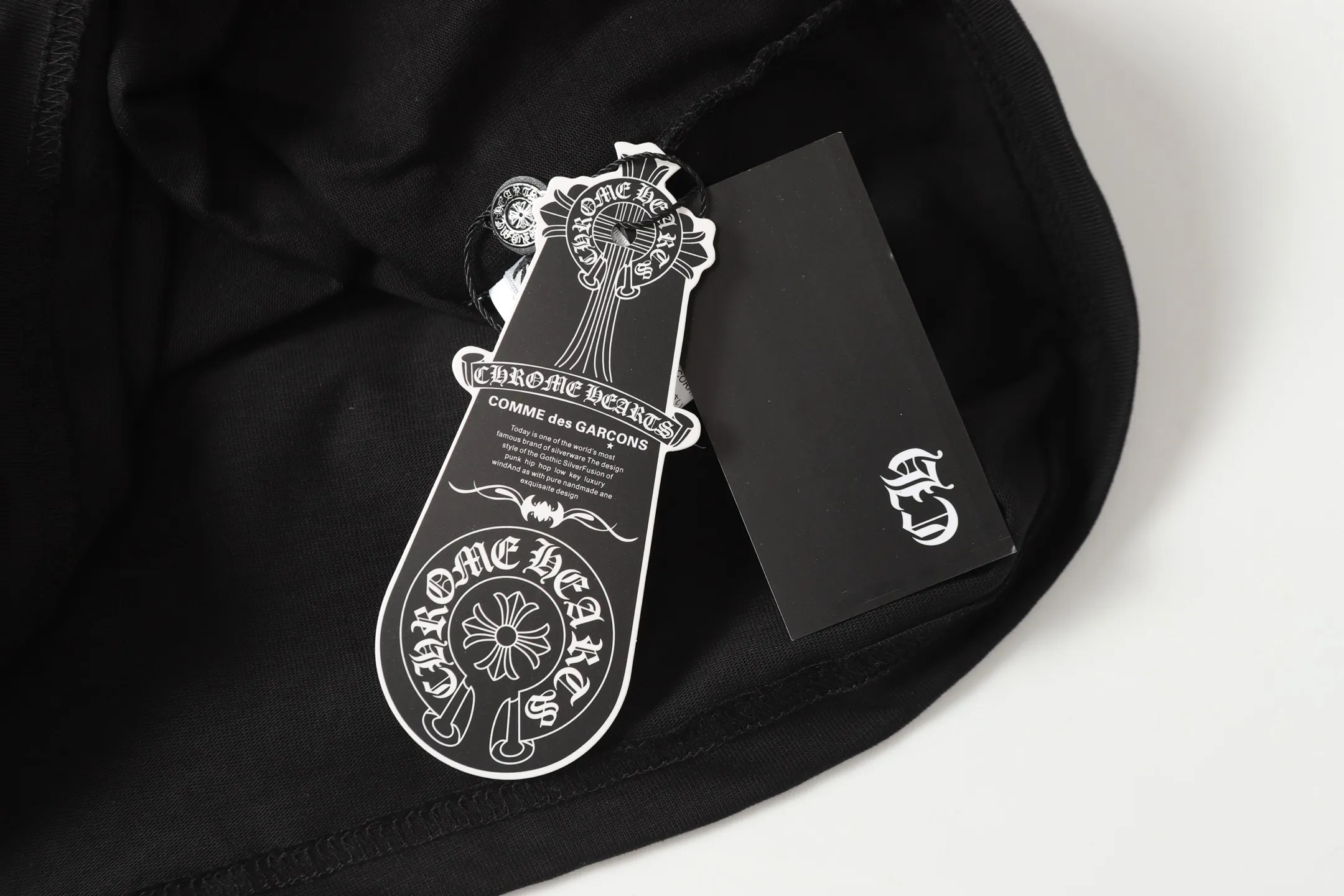 P190 Chrome Hearts CH Chrome Hearts Colorful Cross Embroidery Short Sleeve T-shirt Use imported Tajima machine embroidery, correct configuration, black 2025 Chrome Hearts transparent packaging bag, 280g custom-dyed double yarn cotton, large version, loose and stylish, different from low version, slim and long version, upper body and hip stretch, 100% commitment: top quality, not fast food, the highest version on the market, top quality - different from the ordinary versions in the market, if you care about quality You must also respect the price. Absolutely zero after-sales service. The return rate so far is 0. It’s hard not to love the style. - 280g custom-dyed double yarn fabric. - Correct high-density main mark, washed tag, hand-sewn.